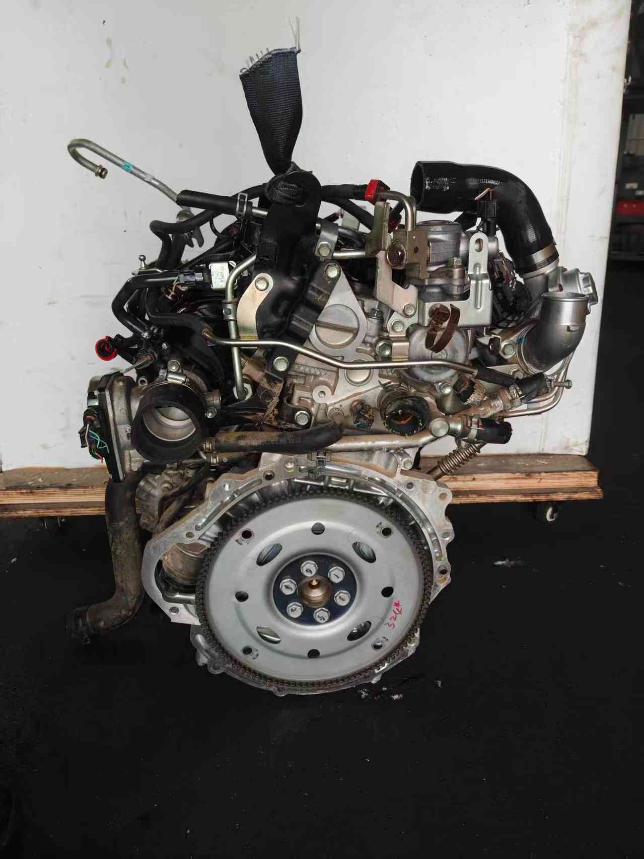 Clean second-hand 4B40 1.5T engine showcasing the turbocharger component.