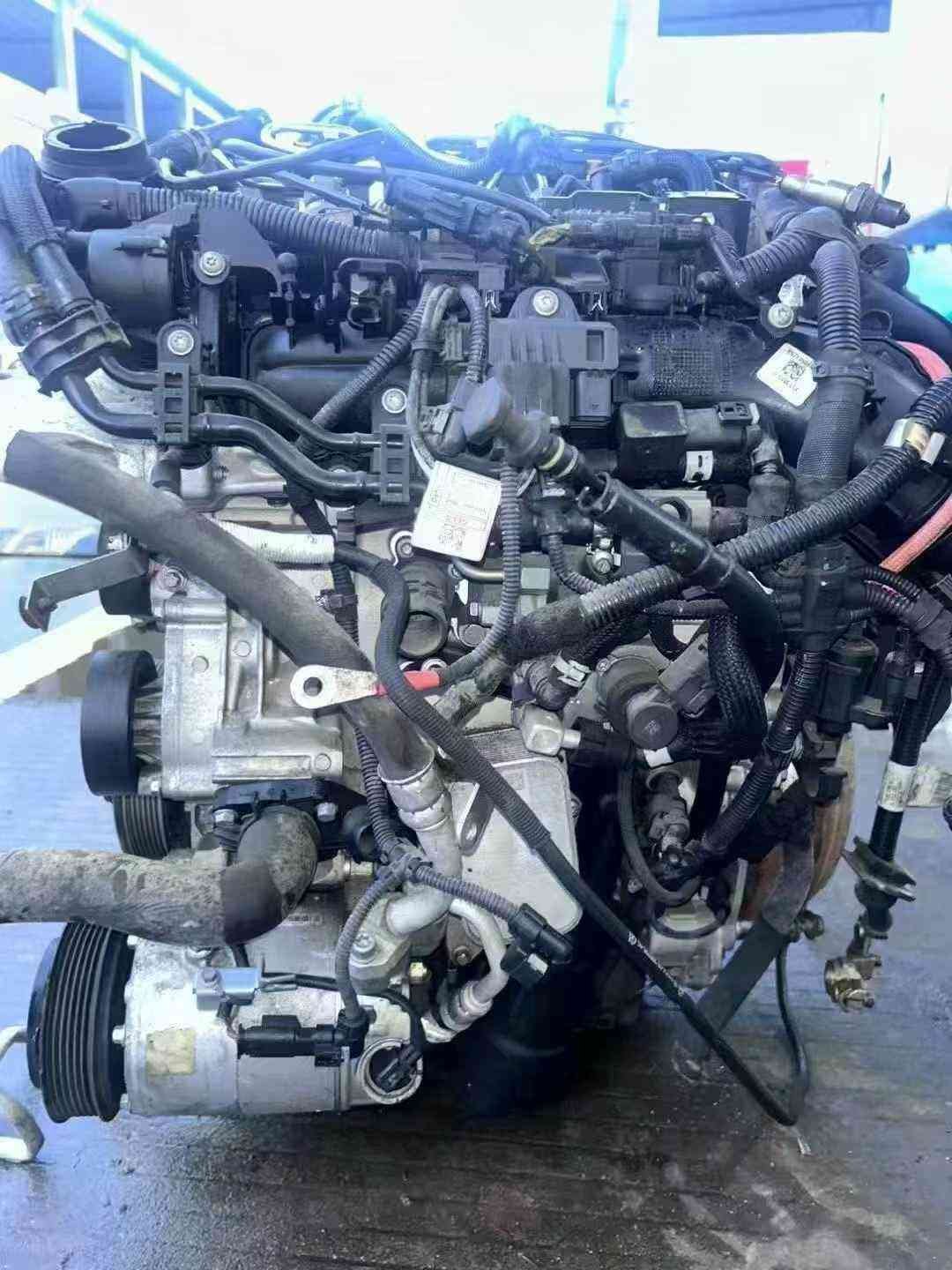 BMW B37C15A complete used engine assembly, product photo