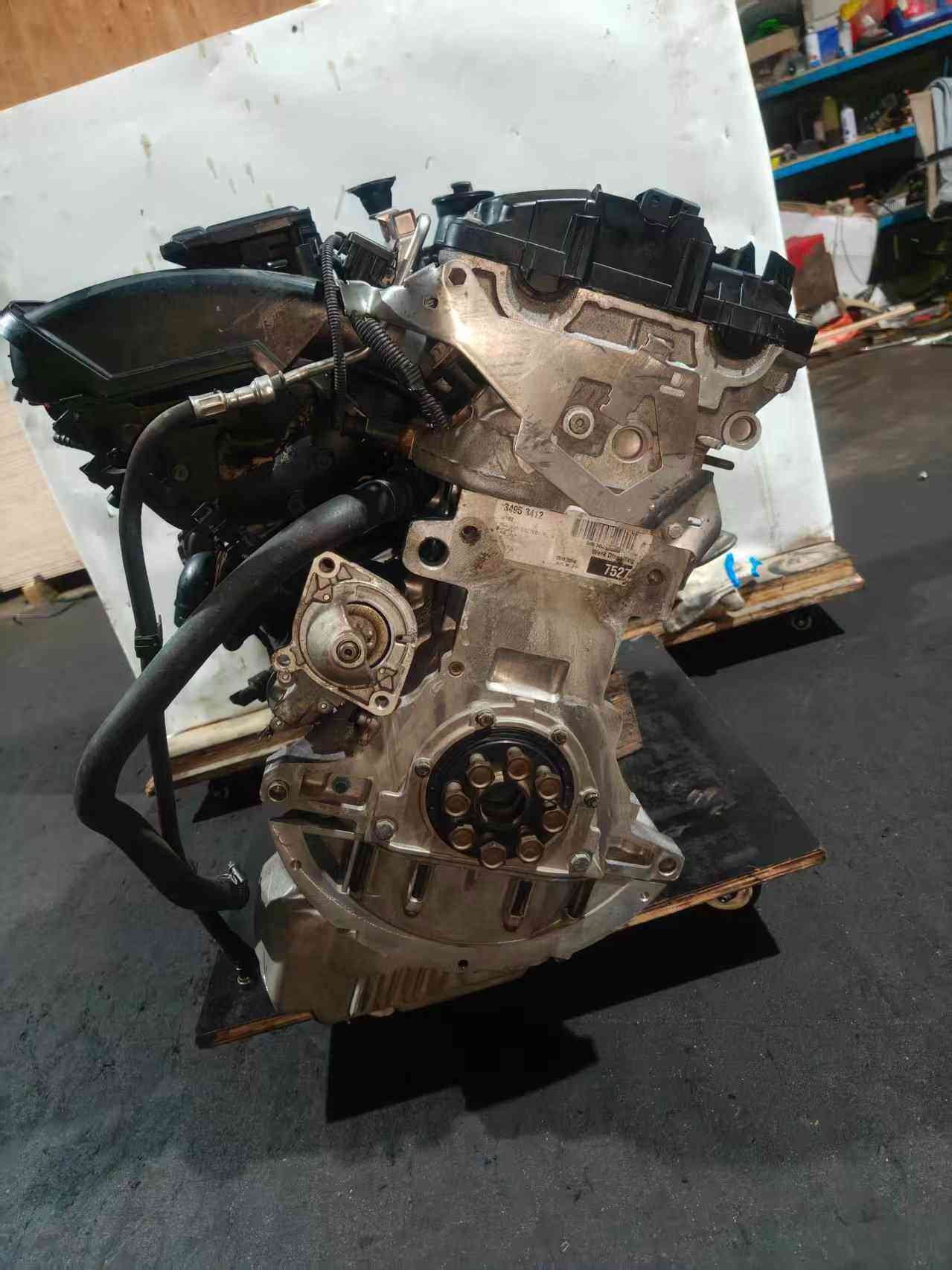 BMW M54B25 complete used engine assembly, product photo