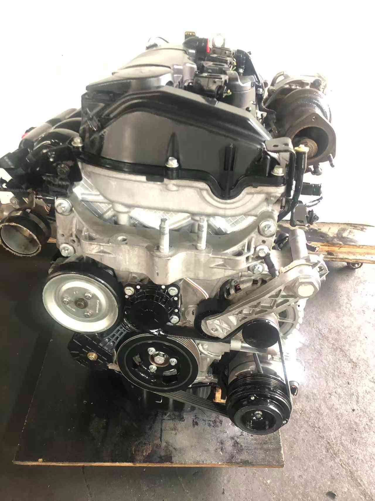 BMW N18B16A complete used engine assembly, product photo