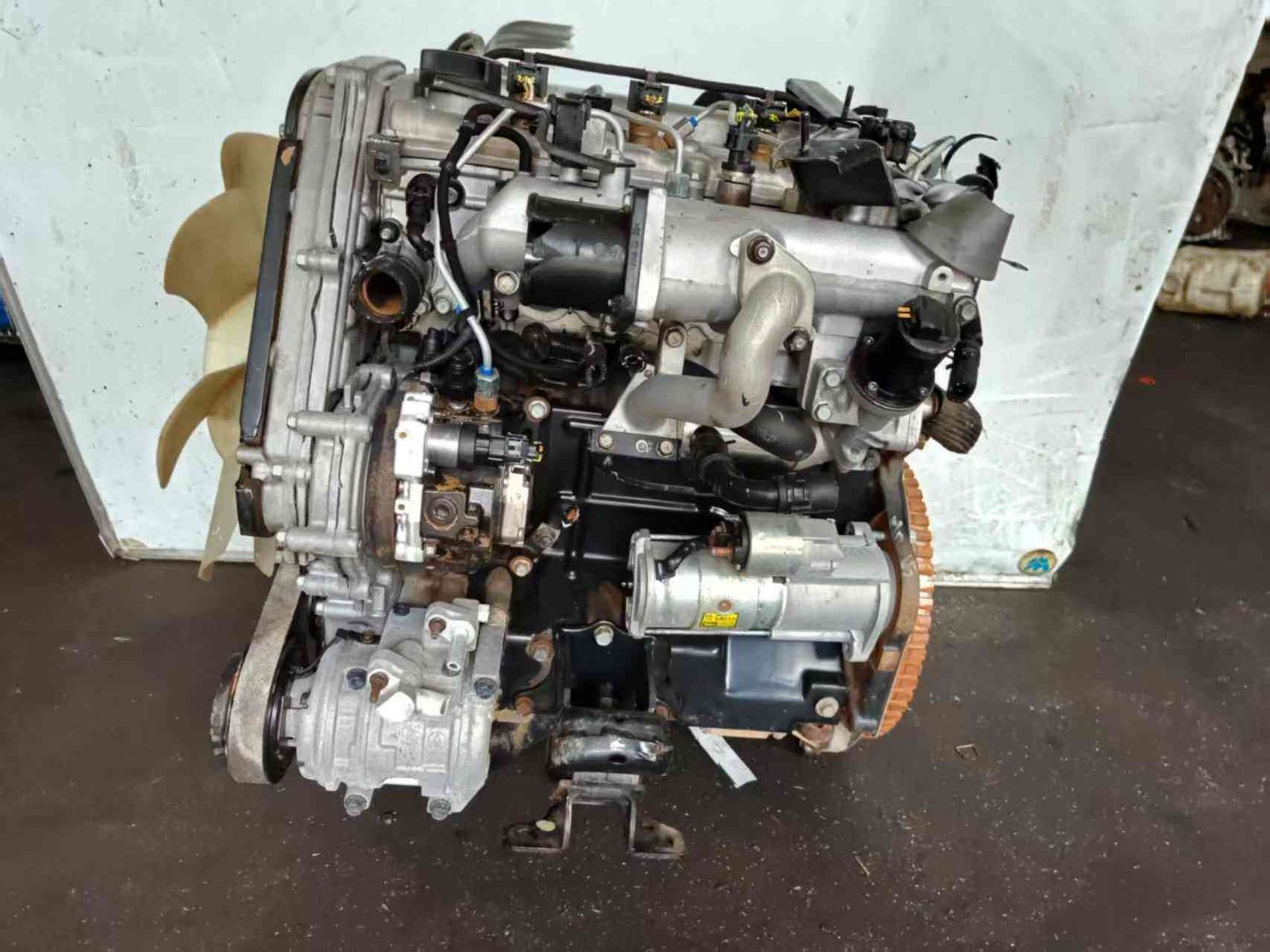 Hyundai Kia D4CB used engine assembly accessory side with starter motor and intake components