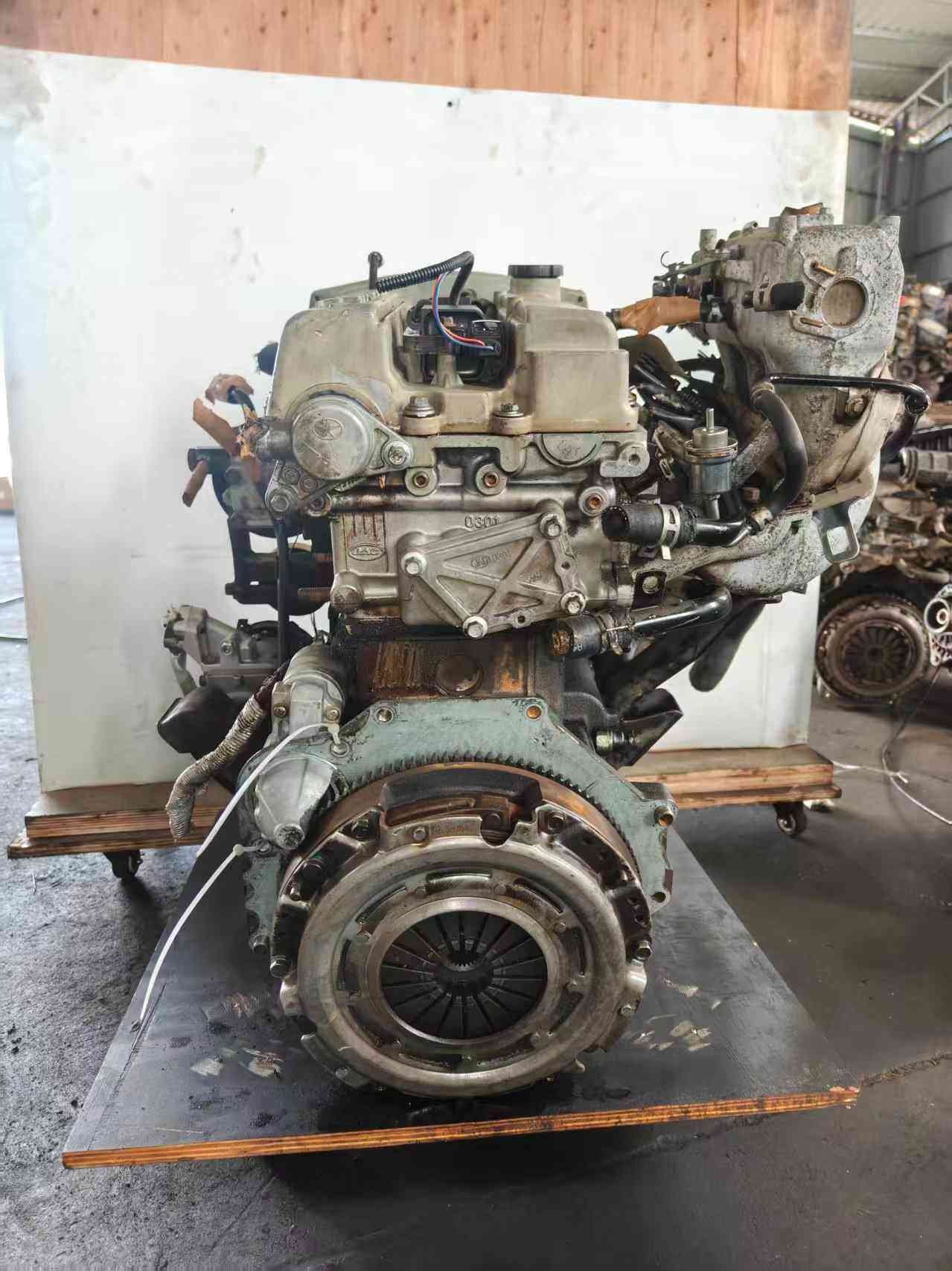 Hyundai Kia G4JS used engine rear view showing clutch assembly and cylinder head