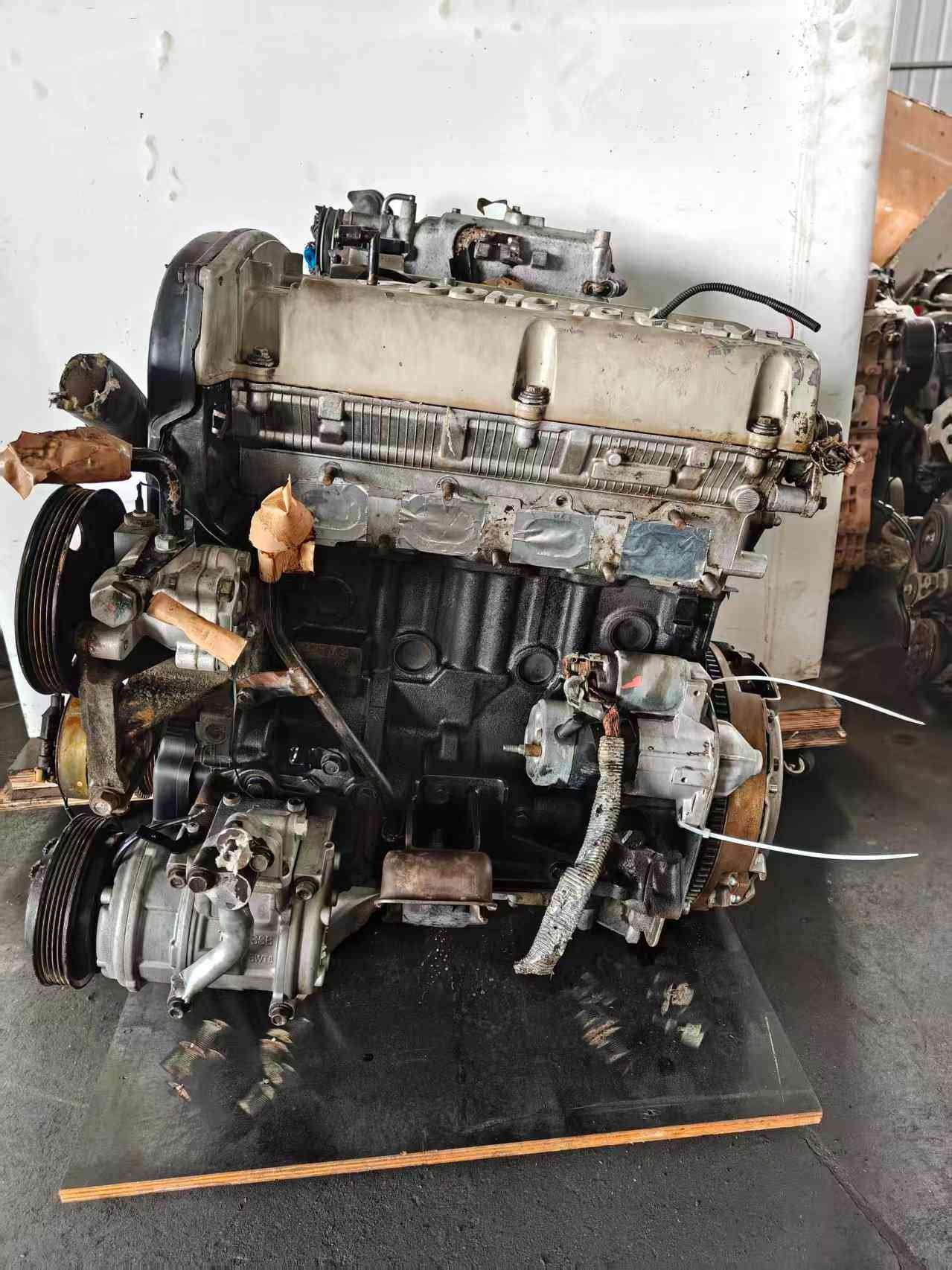 Hyundai Kia G4JS used engine cylinder block side with starter motor and air conditioning compressor
