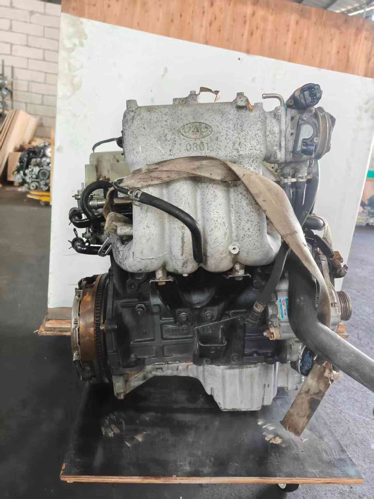 Hyundai Kia G4JS used engine intake manifold side with throttle body and engine block