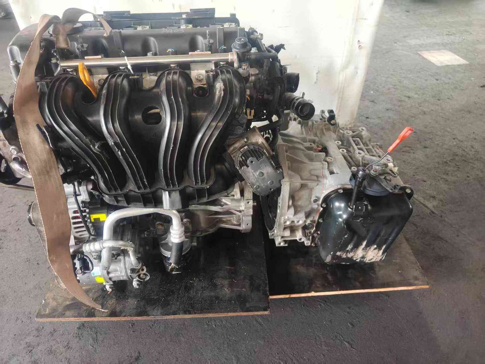 Hyundai Kia G4KC used engine assembly with black intake manifold, alternator and transmission