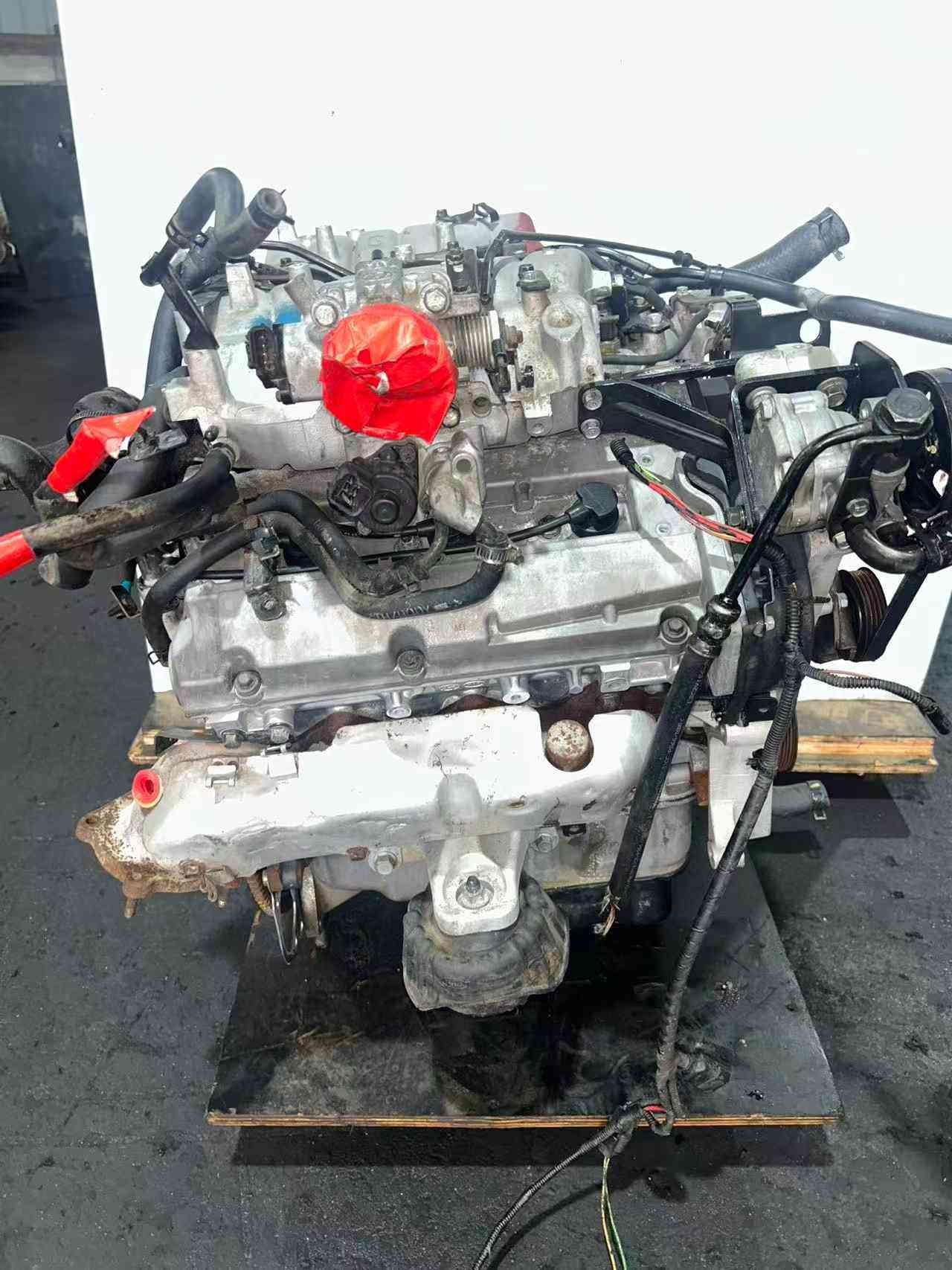 Hyundai Kia G6CU used V6 engine side view with exhaust manifold and upper intake components