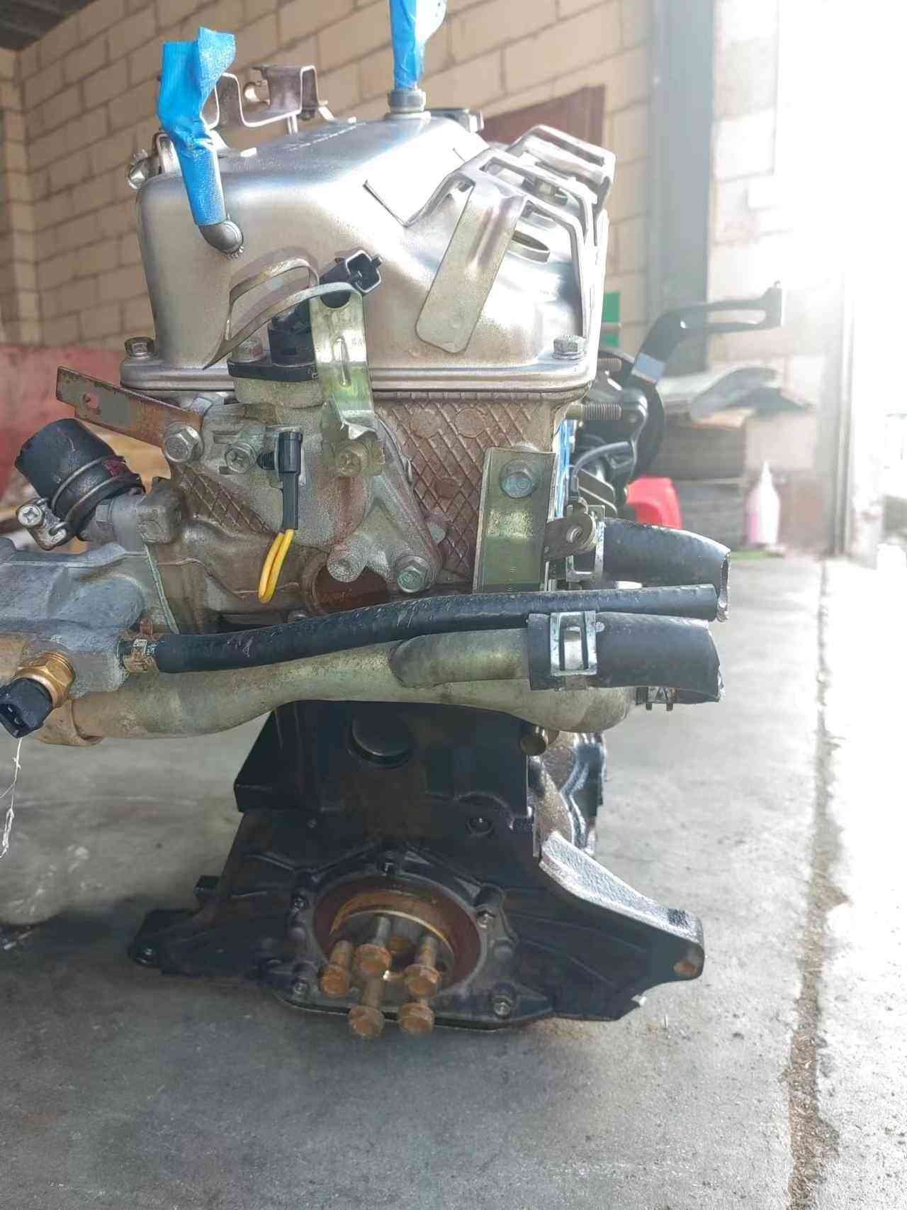Mitsubishi 4G18 complete engine assembly