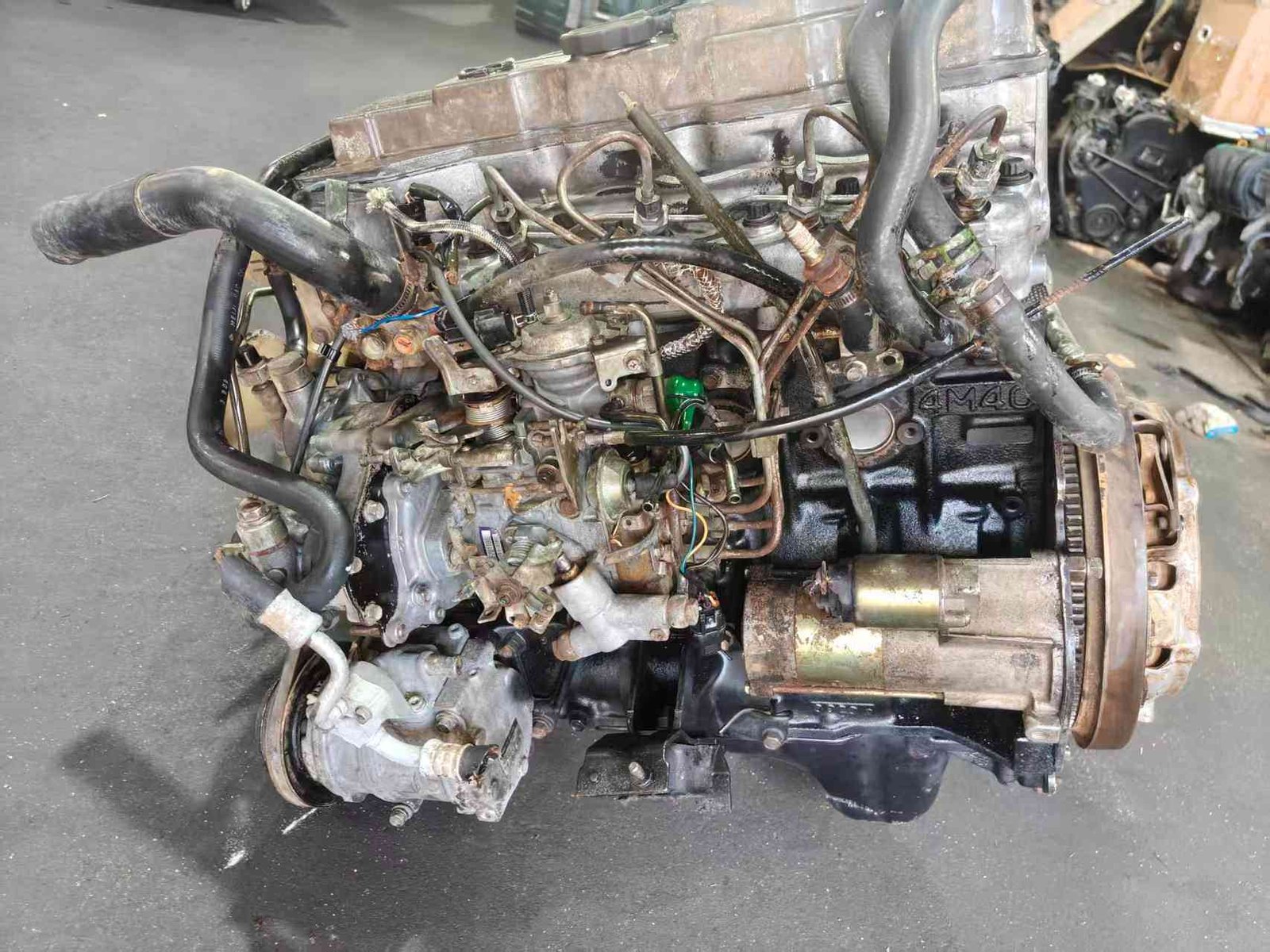 Front view of Mitsubishi 4M40T turbo diesel engine