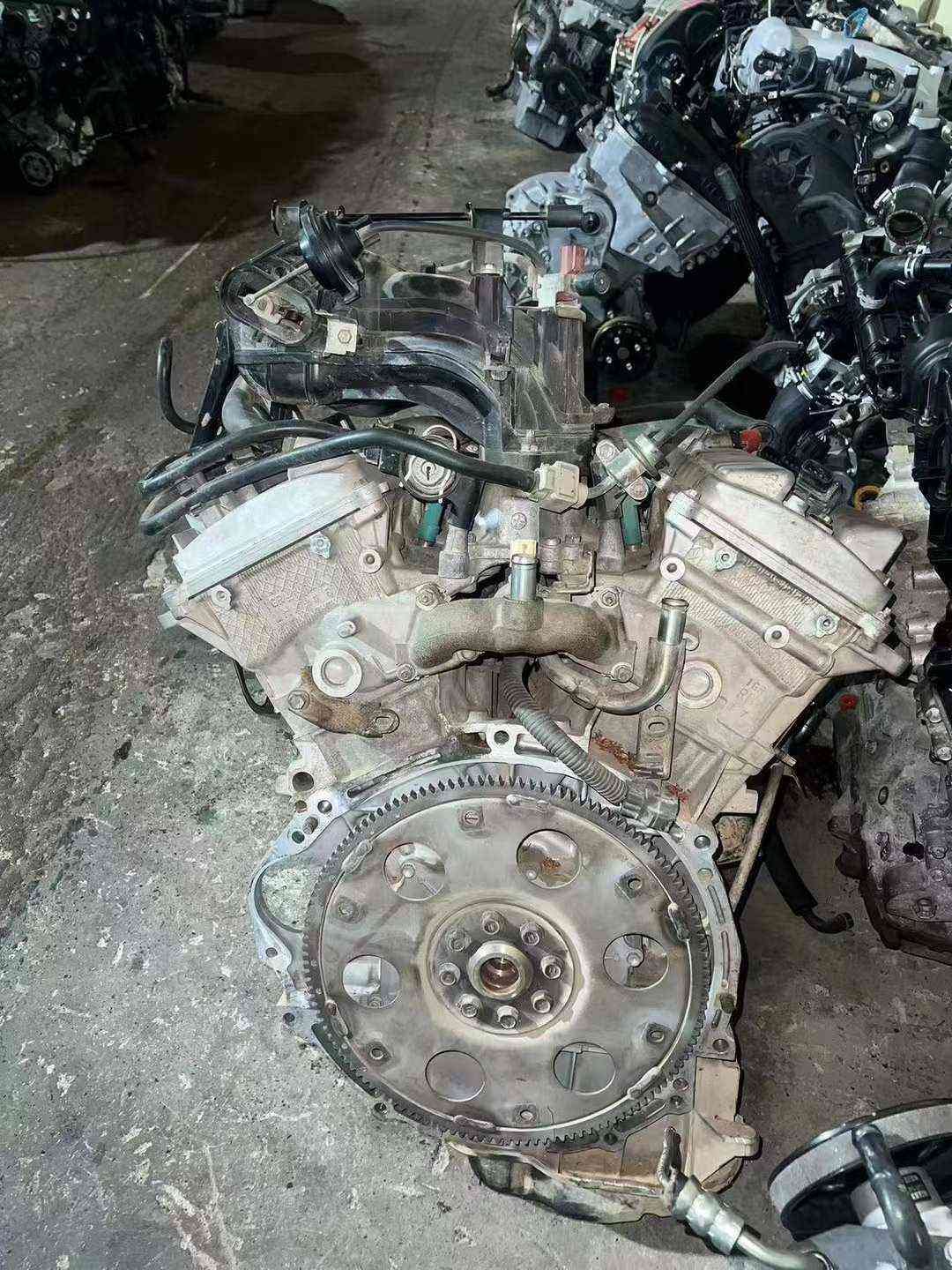 Toyota 1GR engine rear view with flywheel and V6 cylinder banks