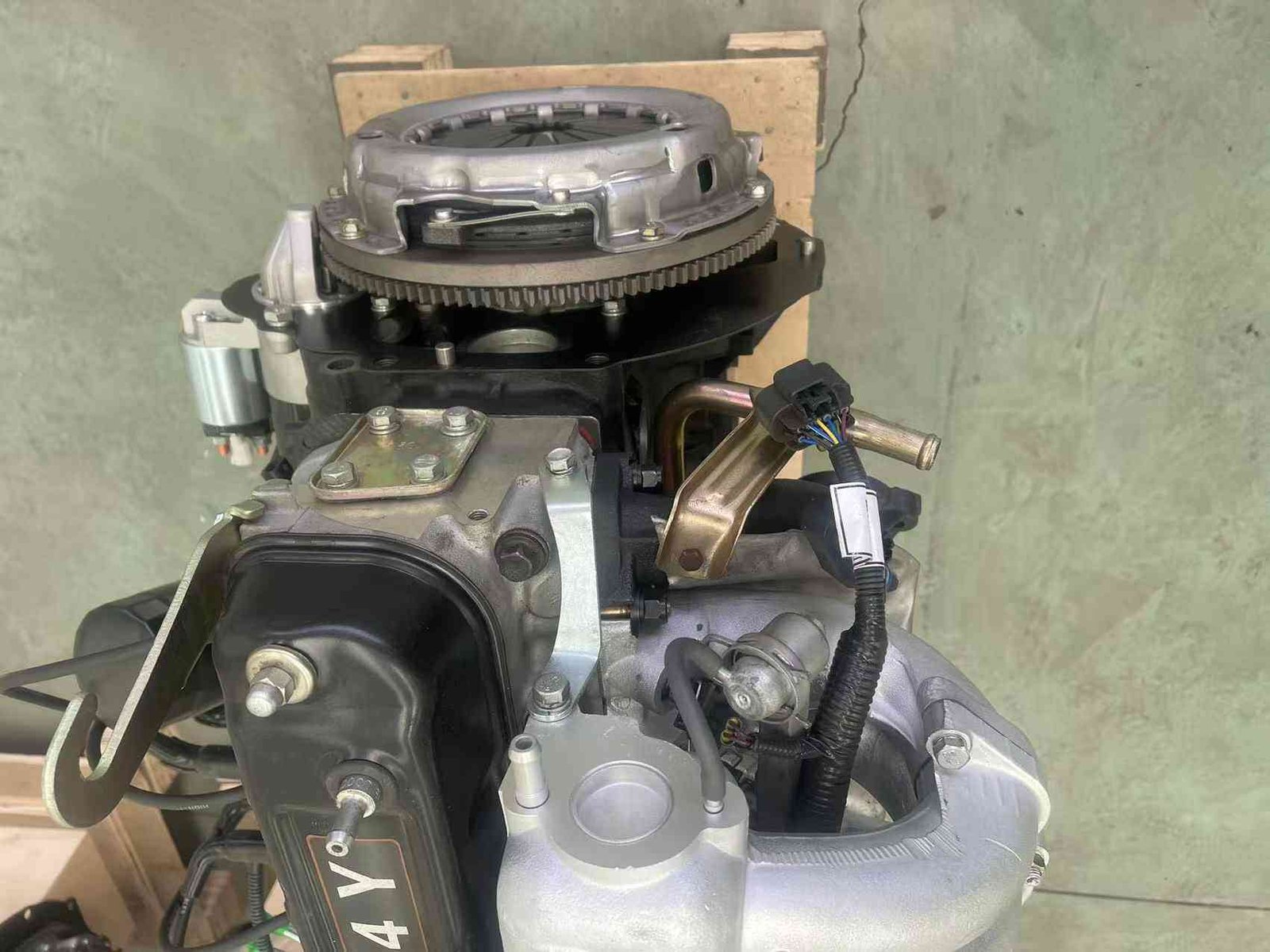 Rear view of Toyota 4Y engine showing flywheel and starter motor