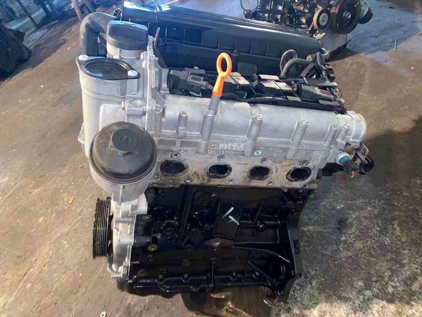 Side view of a Volkswagen EA111 CDE engine showing four exhaust port openings and the lower engine block.